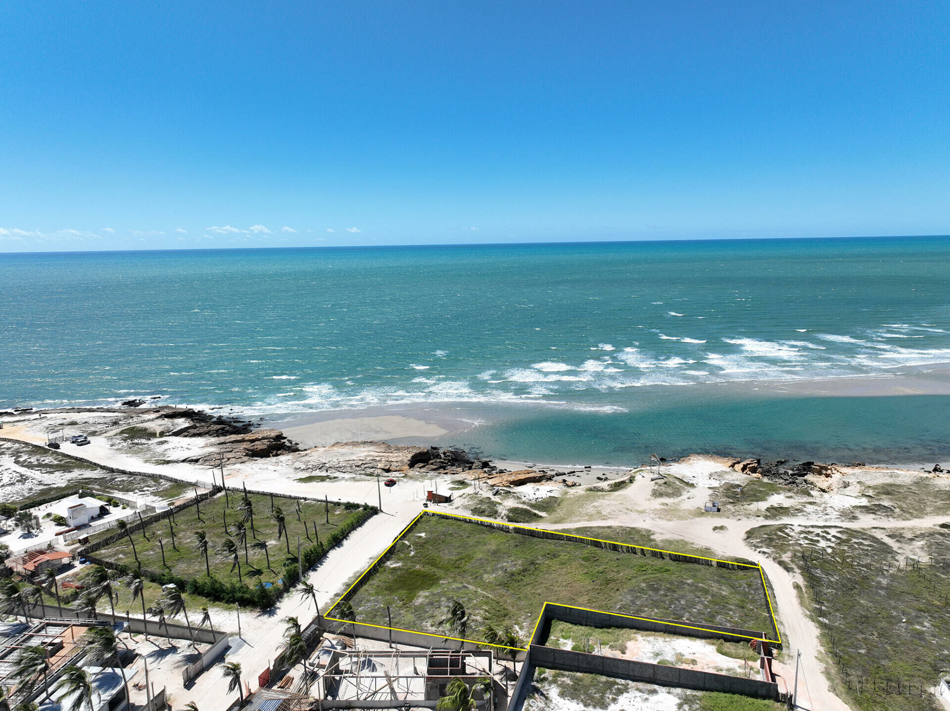 Imagem de Terreno com vista panorâmica frente mar, próximo ao mirante de Pontal do Maceió exclusivo da Duckbill